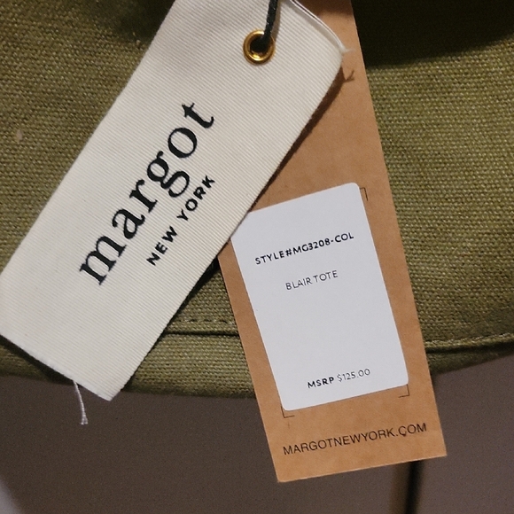 Margot Green Shoulder Bag with Adjustable Strap and Durable Design - Picture 7 of 7